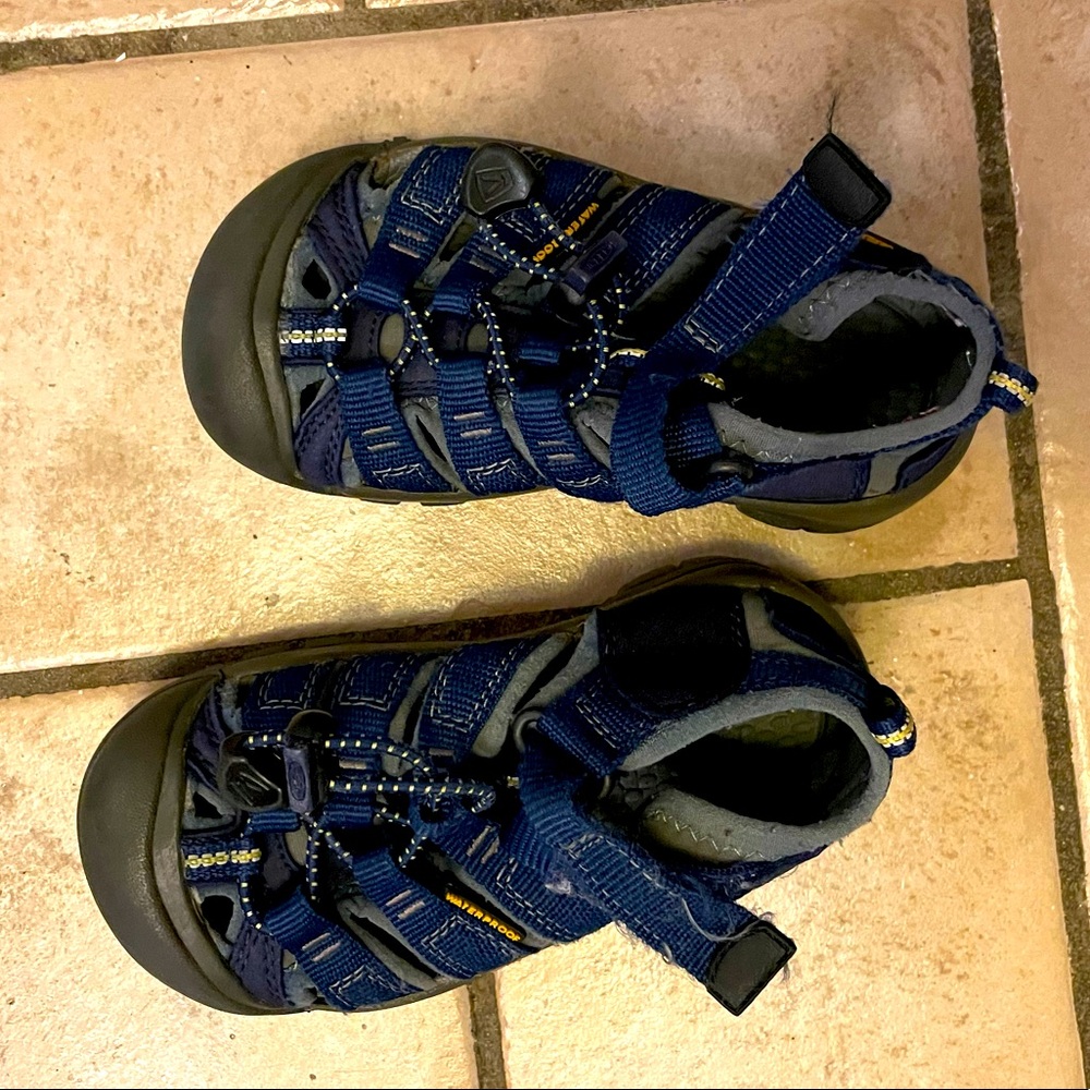 Children’s Keen Sandals Sz 10 Navy Blue